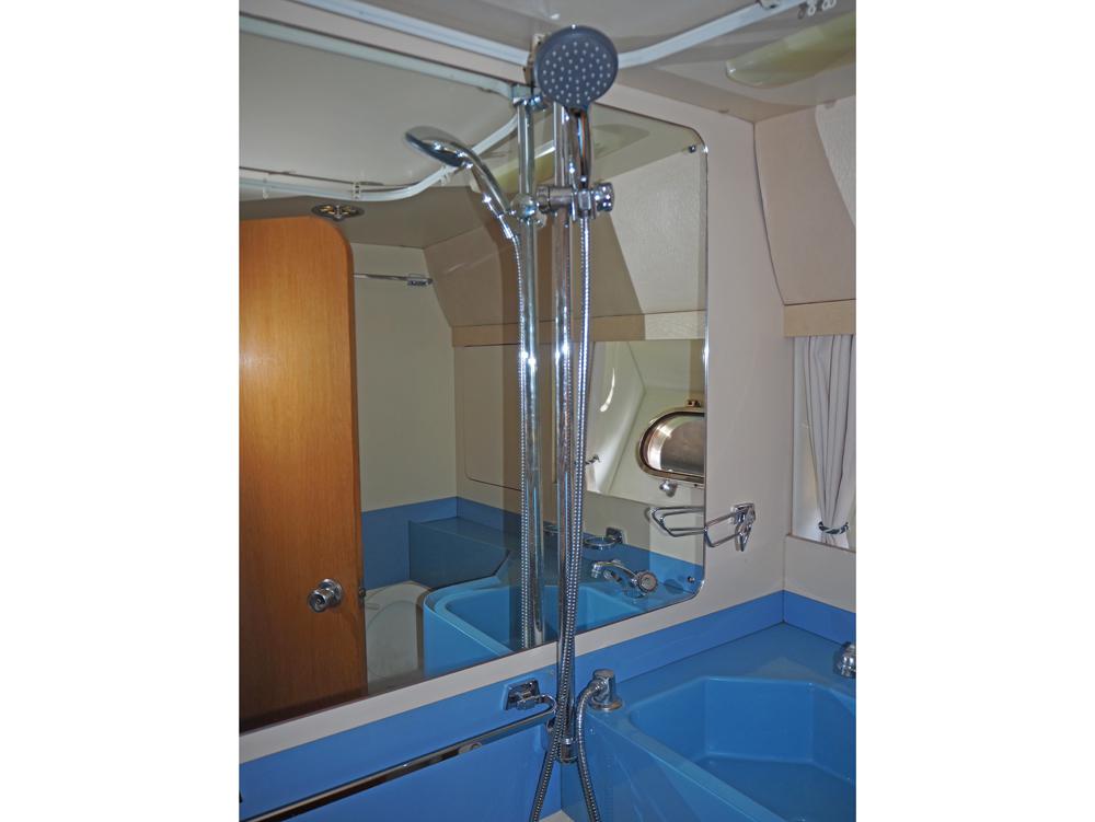 Cabin en avant, H&eacute;bergements